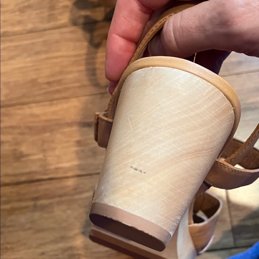 The Fisherman Sandal Clog size 10 Desert Camel - Picture 3 of 8